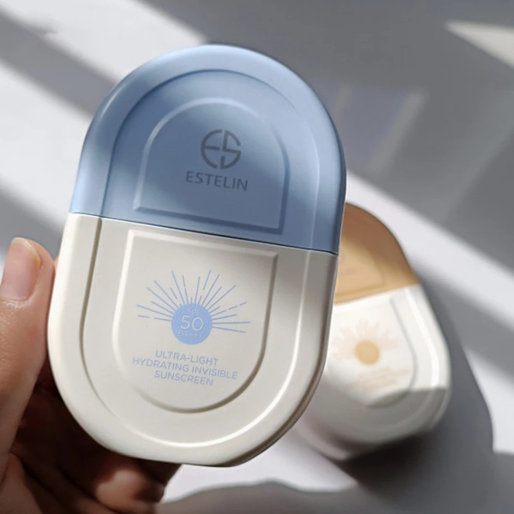 کرم ضد آفتاب بدون رنگ استلین، 50 SPF، مدل ultra light، مناسب انواع پوست و حجم 50 میلیلیتر