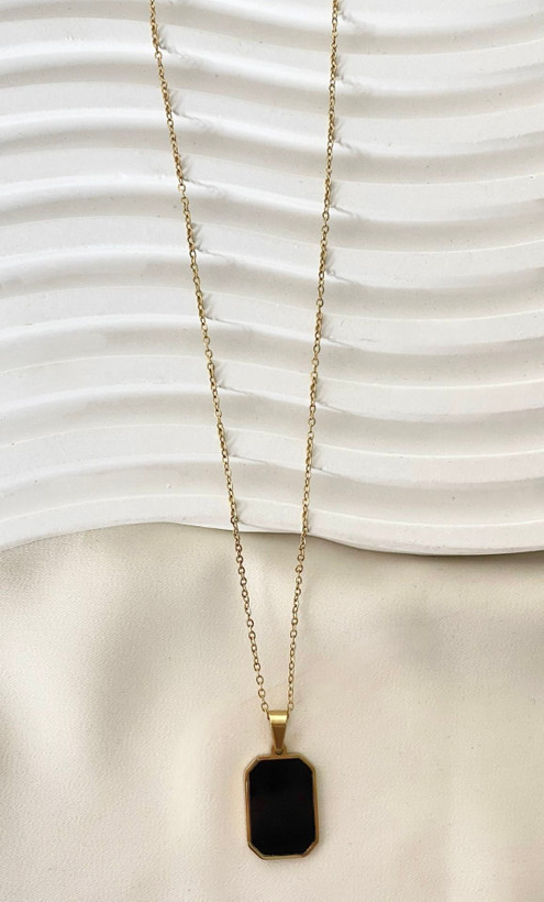 گردنبند مینیمال با پلاک مستطیلی مشکی