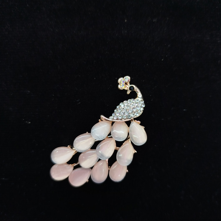 سنجاق سینه مجلسی طرح طاووس