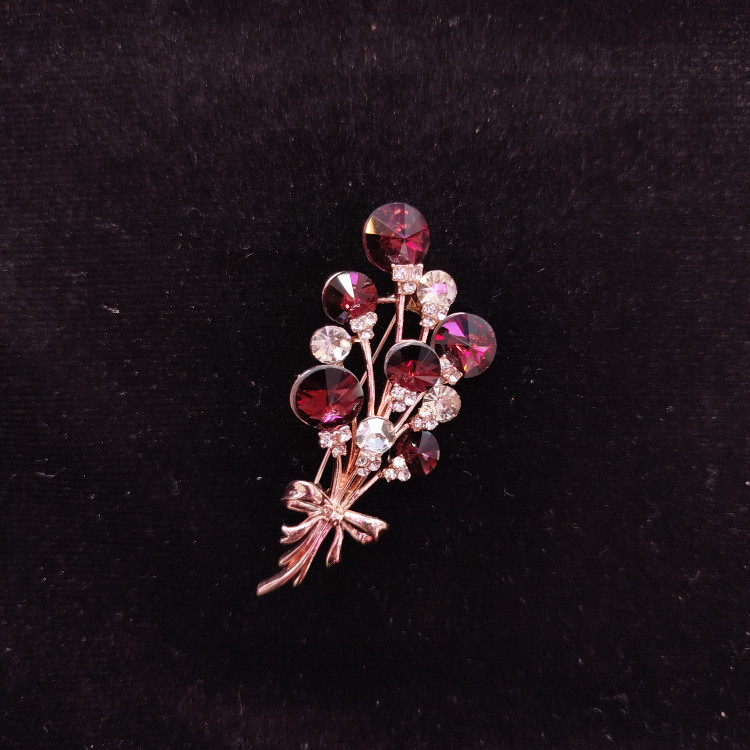 سنجاق سینه زنانه طرح دسته گل با نگینهای کریستالی