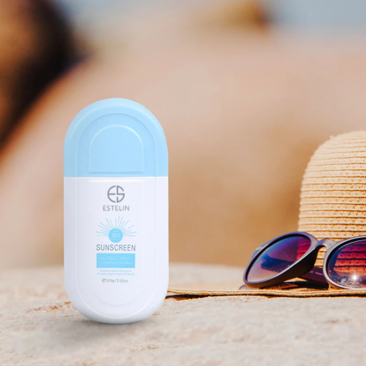 کرم ضد آفتاب بدون رنگ استلین، SPF80، مدل ultra light، مناسب انواع پوست و حجم 100 میلیلیتر